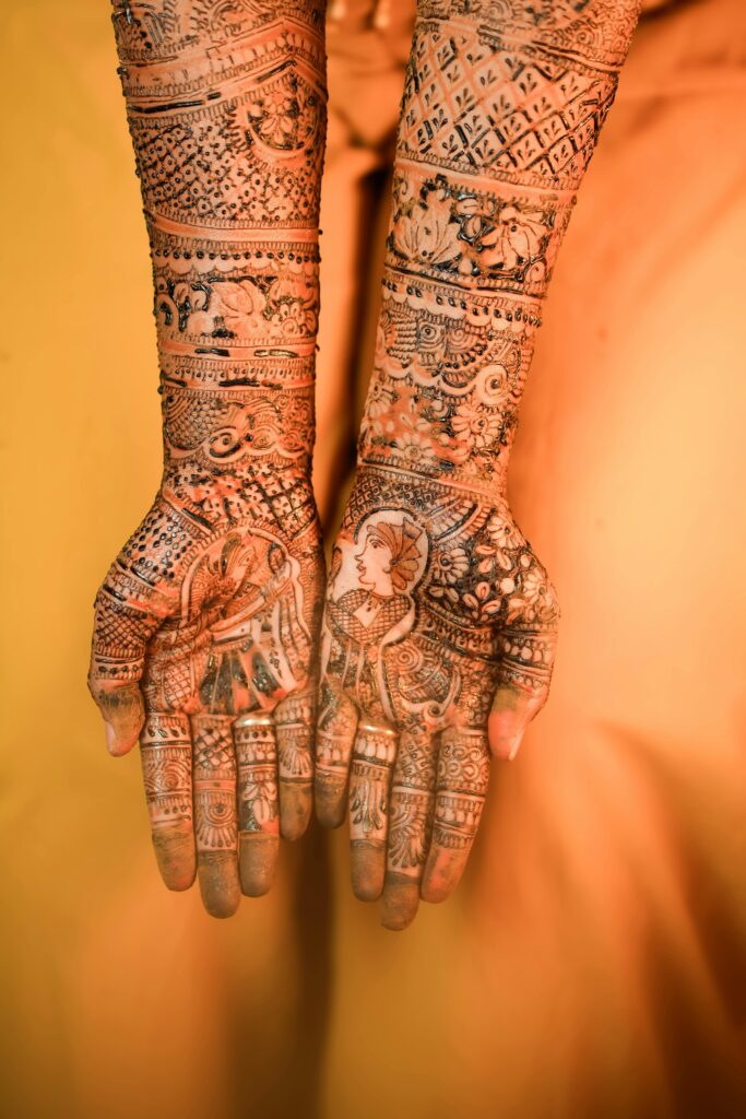 applying full handBridal mehandi design